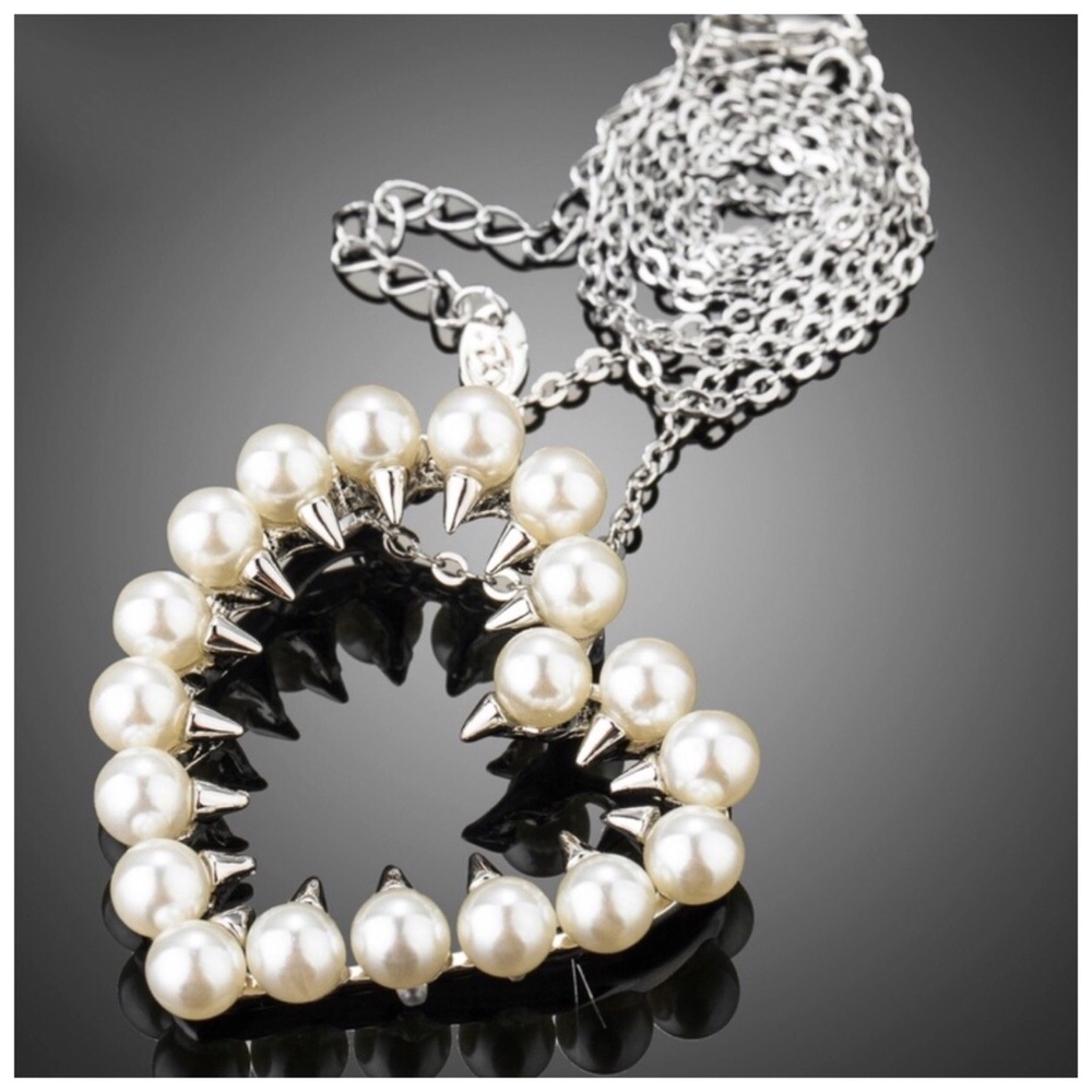 Love Hurts Pearl Heart Necklace - Picture 3 of 4